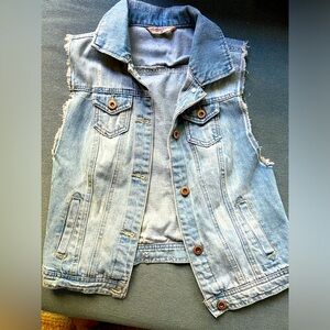Sleeveless jean jacket